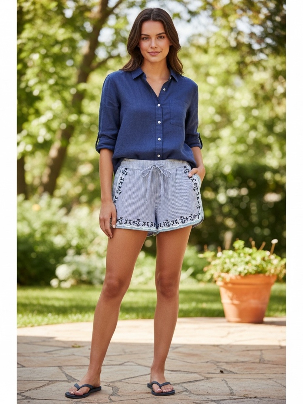 Vineyard Vines embroidered pull on shorts women’s size S
